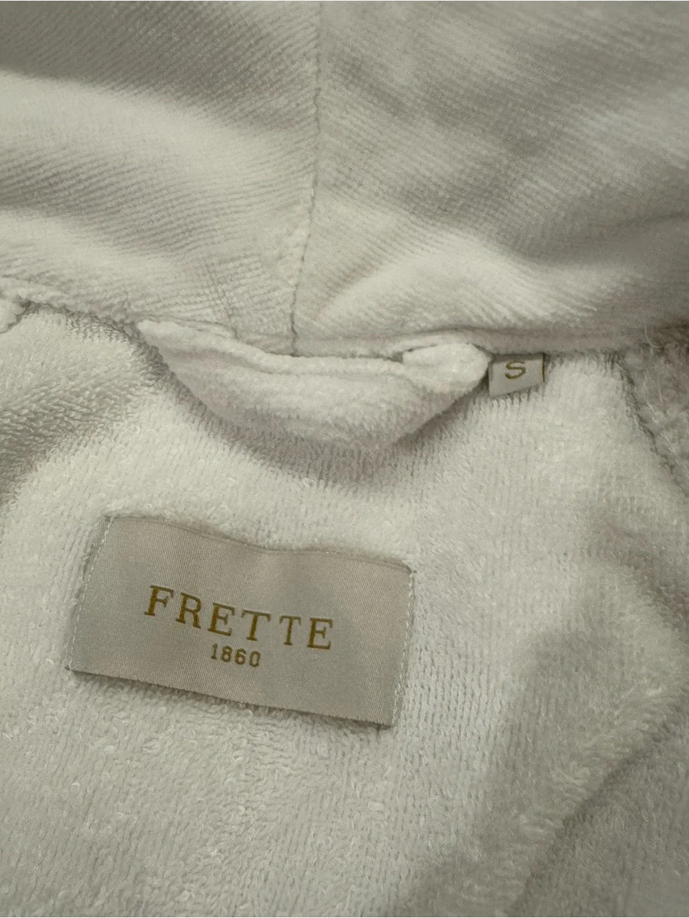 Frette White French Terri Plush Shawl-Collar Bath Robe with Belt never worn